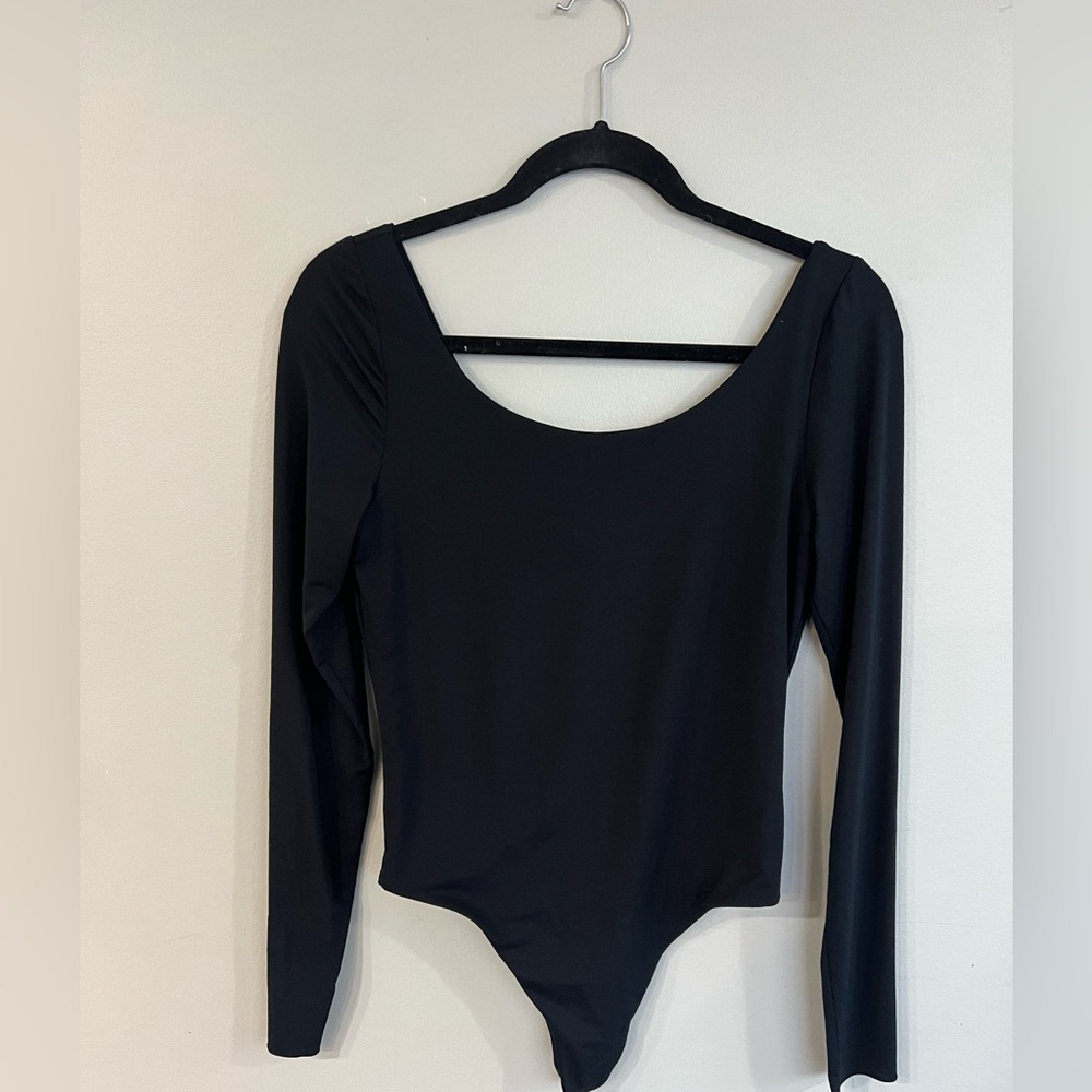 Aritzia Wilfred Scoop Neck Black Bodysuit